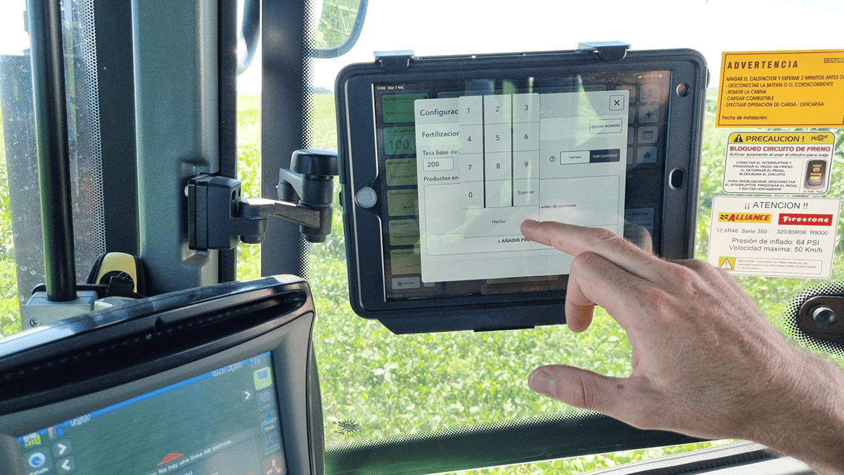 El iPad, con FieldView, en la cabina. La prescripción de fertilización es una herramienta muy útil