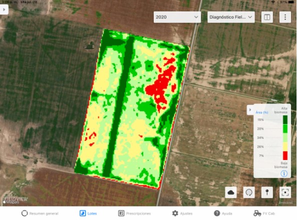Foto satelital de un campo de cultivo de soja con mapa de monitoreo en el centro, con mucho verde